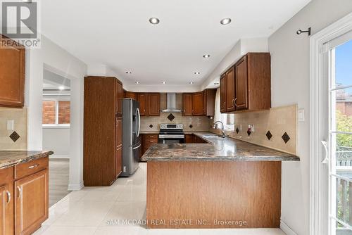 149 Sunforest Drive, Brampton, ON - Indoor Photo Showing Kitchen
