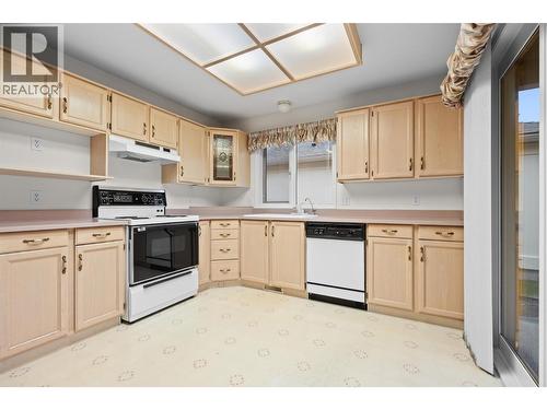 Kitchen - 595 Yates Road Unit# 99, Kelowna, BC - Indoor Photo Showing Kitchen