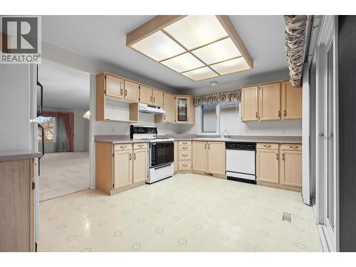 Kitchen - 595 Yates Road Unit# 99, Kelowna, BC - Indoor Photo Showing Kitchen