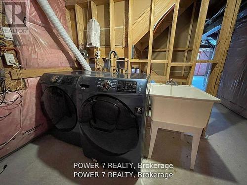 123 Major Crescent, Aurora, ON - Indoor Photo Showing Laundry Room