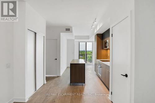 1203 - 220 Missinnihe Way, Mississauga, ON - Indoor Photo Showing Kitchen