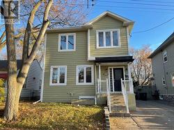 11 UNO DRIVE  Toronto, ON M8Z 3N7