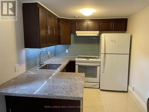 11 Uno Drive, Toronto, ON - Indoor Photo Showing Kitchen