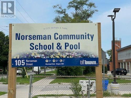 11 Uno Drive, Toronto, ON - Outdoor