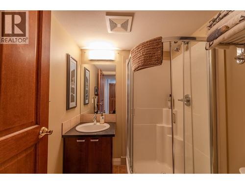 250 Marina Way Unit# 208, Penticton, BC - Indoor Photo Showing Bathroom