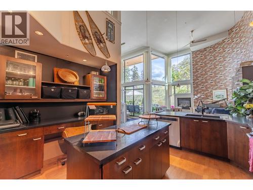 250 Marina Way Unit# 208, Penticton, BC - Indoor Photo Showing Kitchen