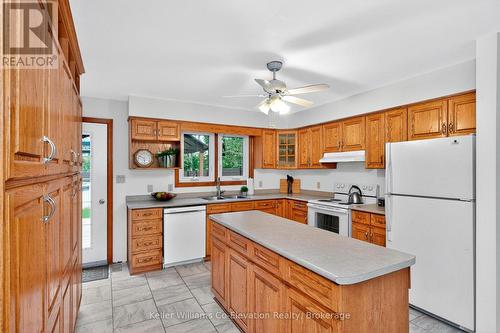 924 6 County Road S, Tiny (Wyevale), ON - Indoor Photo Showing Kitchen With Double Sink