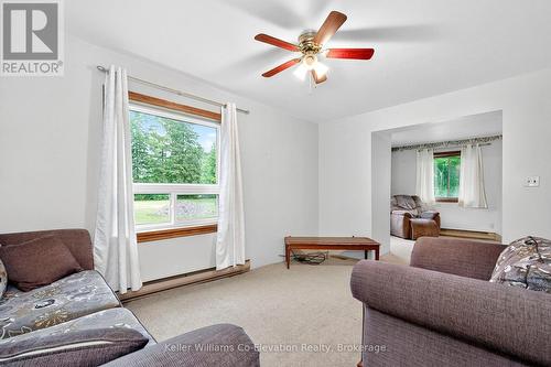 924 6 County Road S, Tiny (Wyevale), ON - Indoor Photo Showing Living Room