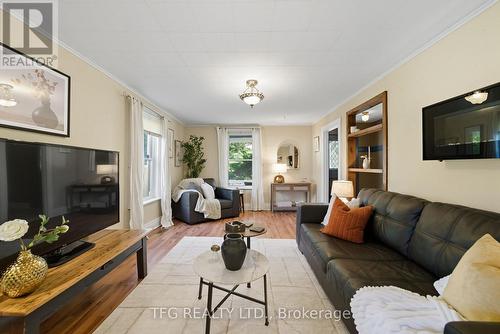 389 Victoria Street, Cobourg, ON - Indoor Photo Showing Living Room