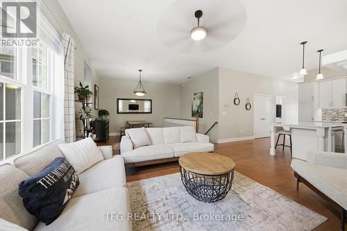 816 Smith Road, Cobourg, ON - Indoor Photo Showing Living Room