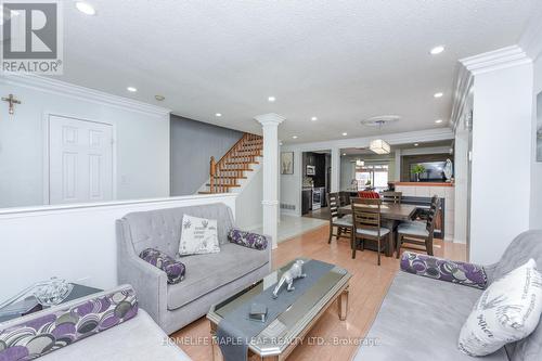 100 Alaskan Summit Court W, Brampton, ON - Indoor Photo Showing Living Room