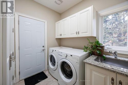 125 Paliser Court, Oakville, ON - Indoor Photo Showing Laundry Room