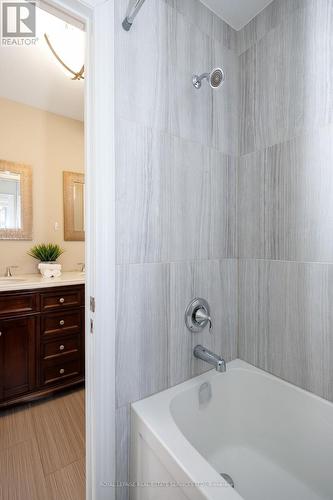 125 Paliser Court, Oakville, ON - Indoor Photo Showing Bathroom