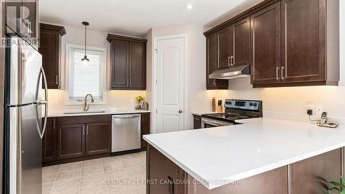 102 Caverhill Crescent, Middlesex Centre (Komoka), ON - Indoor Photo Showing Kitchen With Upgraded Kitchen