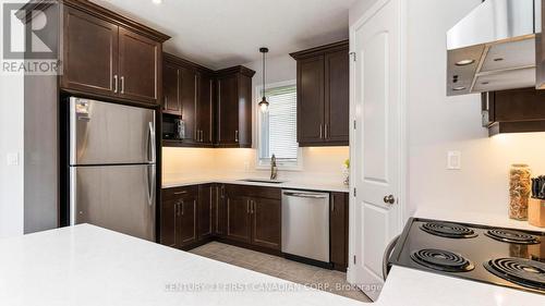 102 Caverhill Crescent, Middlesex Centre (Komoka), ON - Indoor Photo Showing Kitchen