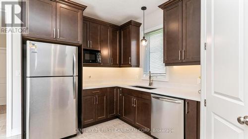 102 Caverhill Crescent, Middlesex Centre (Komoka), ON - Indoor Photo Showing Kitchen
