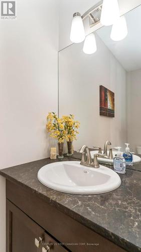 102 Caverhill Crescent, Middlesex Centre (Komoka), ON - Indoor Photo Showing Bathroom