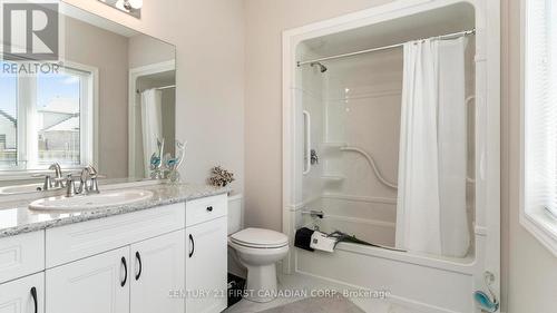 102 Caverhill Crescent, Middlesex Centre (Komoka), ON - Indoor Photo Showing Bathroom