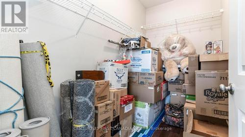 102 Caverhill Crescent, Middlesex Centre (Komoka), ON - Indoor