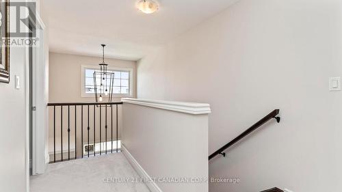 102 Caverhill Crescent, Middlesex Centre (Komoka), ON - 