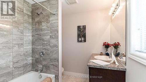 102 Caverhill Crescent, Middlesex Centre (Komoka), ON - Indoor Photo Showing Bathroom