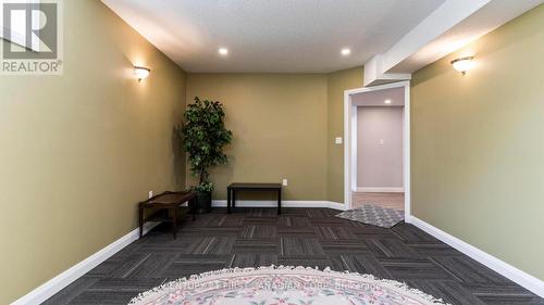 102 Caverhill Crescent, Middlesex Centre (Komoka), ON - Indoor