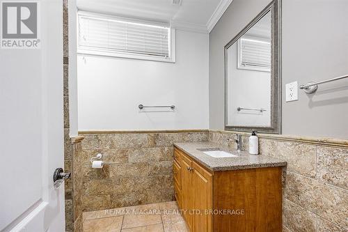 33 St Andrews Boulevard  - Lower Unit, Toronto (Kingsview Village-The Westway), ON - Indoor Photo Showing Bathroom