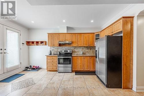 33 St Andrews Boulevard  - Lower Unit, Toronto (Kingsview Village-The Westway), ON - Indoor Photo Showing Kitchen