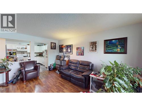 2501 12 Street N Unit# 2007, Cranbrook, BC - Indoor Photo Showing Living Room