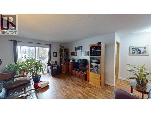 2501 12 Street N Unit# 2007, Cranbrook, BC - Indoor Photo Showing Living Room