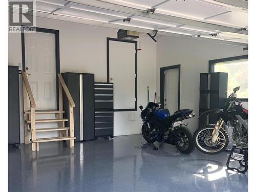 1791 Sprucegrove Court, Kelowna, BC - Indoor Photo Showing Garage