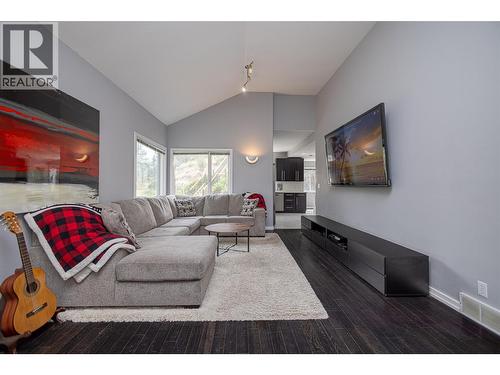 1791 Sprucegrove Court, Kelowna, BC - Indoor Photo Showing Living Room