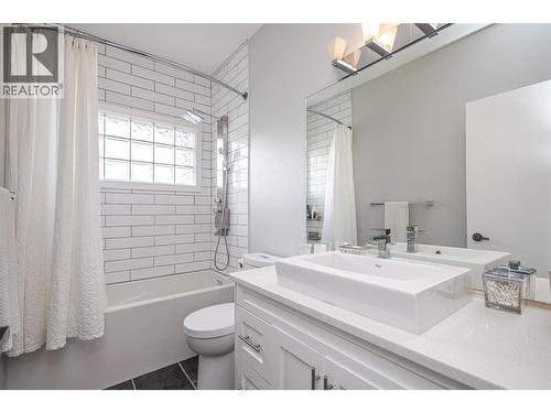 1791 Sprucegrove Court, Kelowna, BC - Indoor Photo Showing Bathroom