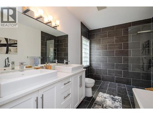 1791 Sprucegrove Court, Kelowna, BC - Indoor Photo Showing Bathroom