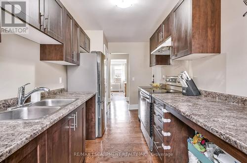14 - 25 Mountwood Avenue, Hamilton, ON - Indoor Photo Showing Kitchen With Double Sink With Upgraded Kitchen