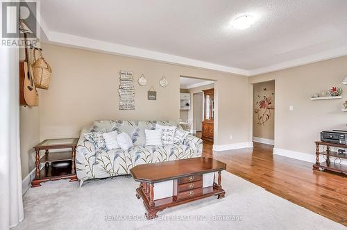 14 - 25 Mountwood Avenue, Hamilton, ON - Indoor Photo Showing Living Room