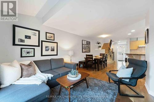 135 Tandalee Crescent, Ottawa, ON - Indoor Photo Showing Living Room