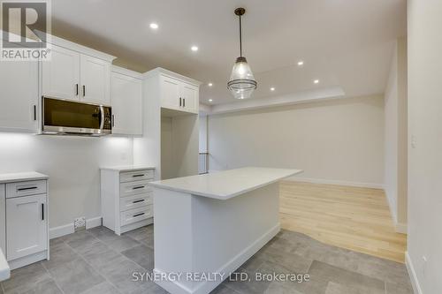 5 Haddon Lane, Strathroy-Caradoc (Nw), ON - Indoor Photo Showing Kitchen
