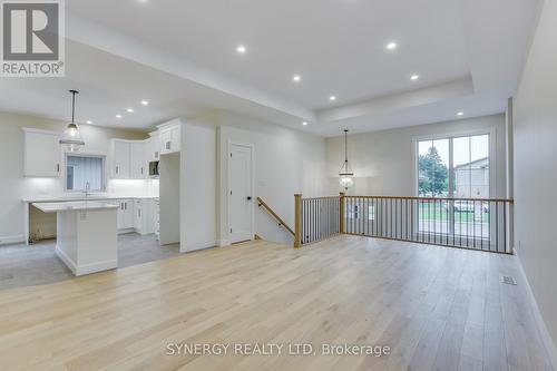 5 Haddon Lane, Strathroy-Caradoc (Nw), ON - Indoor Photo Showing Kitchen