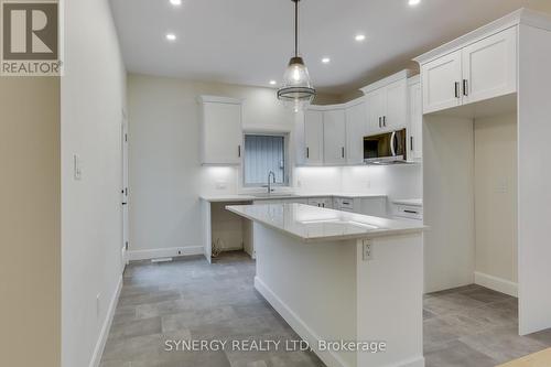 5 Haddon Lane, Strathroy-Caradoc (Nw), ON - Indoor Photo Showing Kitchen With Upgraded Kitchen