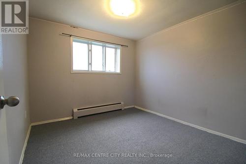 18 - 18 Holland Street, St. Thomas, ON - Indoor Photo Showing Other Room