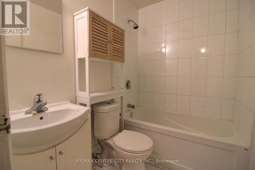 18 - 18 Holland Street, St. Thomas, ON - Indoor Photo Showing Bathroom
