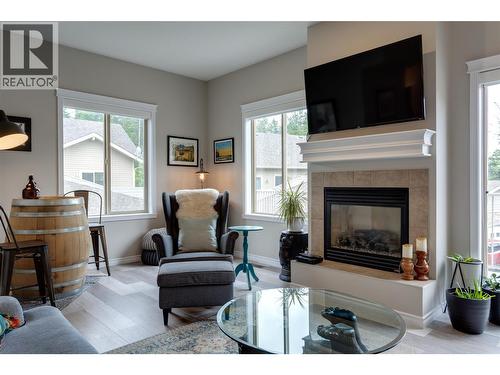 1798 Olympus Way Unit# 15, West Kelowna, BC - Indoor Photo Showing Living Room With Fireplace