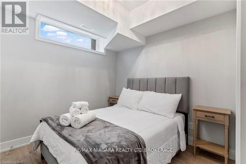 115 - 6065 Mcleod Road, Niagara Falls (Arad/Fallsview), ON - Indoor Photo Showing Bedroom