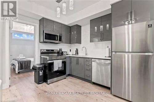 115 - 6065 Mcleod Road, Niagara Falls (Arad/Fallsview), ON - Indoor Photo Showing Kitchen With Stainless Steel Kitchen With Upgraded Kitchen
