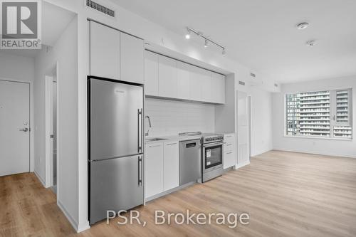 2209 - 101 Roehampton Avenue, Toronto, ON - Indoor Photo Showing Kitchen