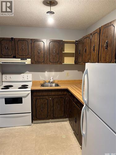 52A Nollet Avenue, Regina, SK - Indoor Photo Showing Kitchen