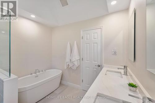 2132 14Th Line, Innisfil, ON - Indoor Photo Showing Bathroom