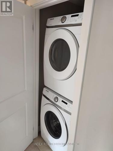 677 Chelton Road, London South, ON - Indoor Photo Showing Laundry Room