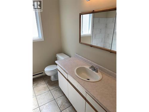 1425 Highland Drive S, Kelowna, BC - Indoor Photo Showing Bathroom